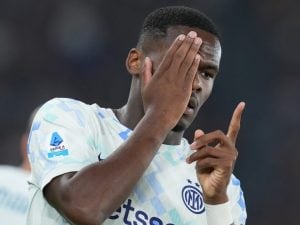L&#8217;Inter sbanca l&#8217;Olimpico con un gol di Bonny: Chivu aggancia Roma e Napoli in vetta alla classifica