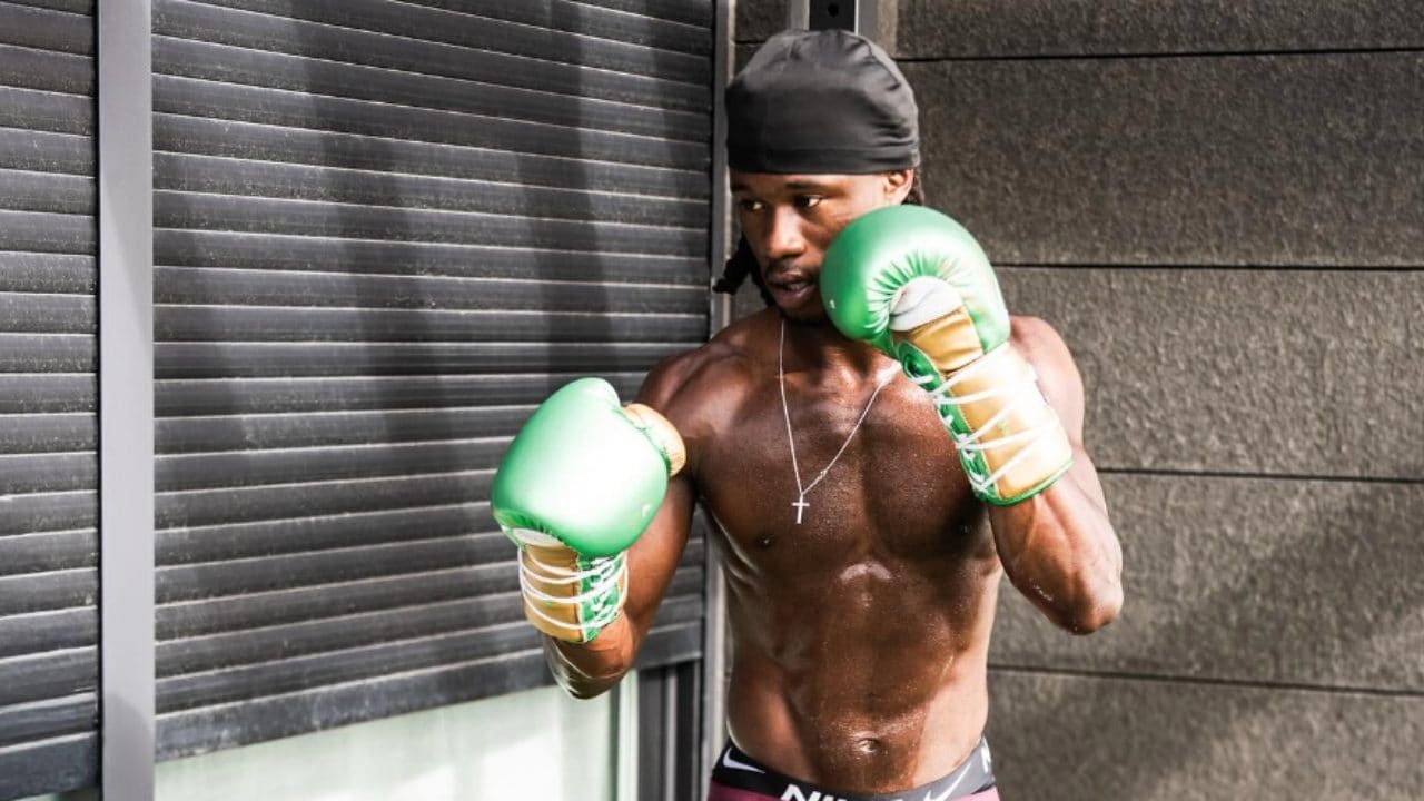 Camavinga mostra il suo fisico scolpito: svela il suo segreto sul ring