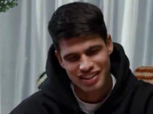 Carlos Alcaraz tra ristoranti e aerei: &#8220;Non viaggio in prima classe, la scelgo quando sono costretto&#8221;