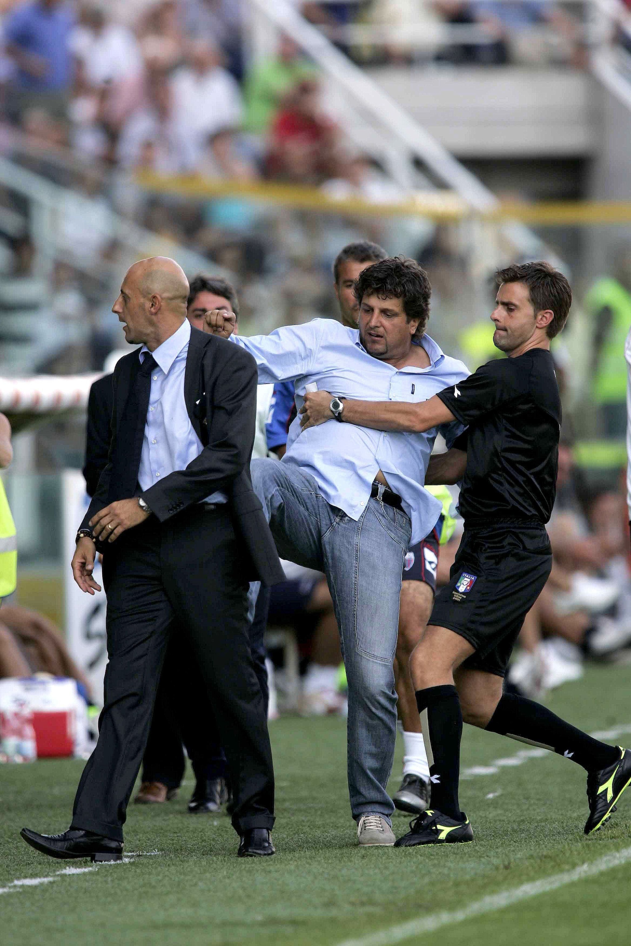 Il celebre calcio di Baldini a Di Carlo.