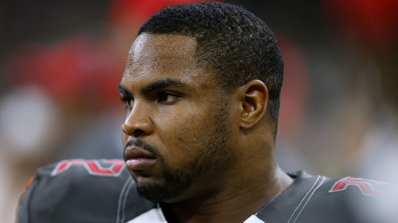 Doug Martin muore mentre è sotto la custodia della polizia, l'ex stella dell'NFL aveva 36 anni