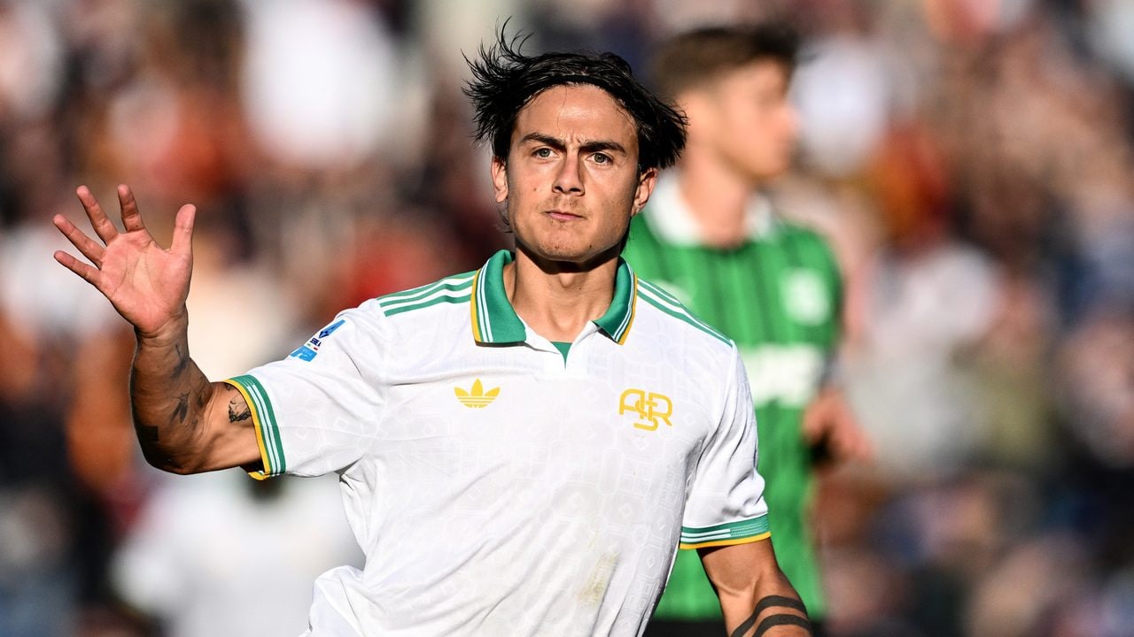 Dybala fa volare la Roma al primo posto in classifica: vince contro il Sassuolo e aggancia il Napoli