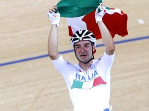 elia-viviani-ritiro-ciclismo-300x225.jpg