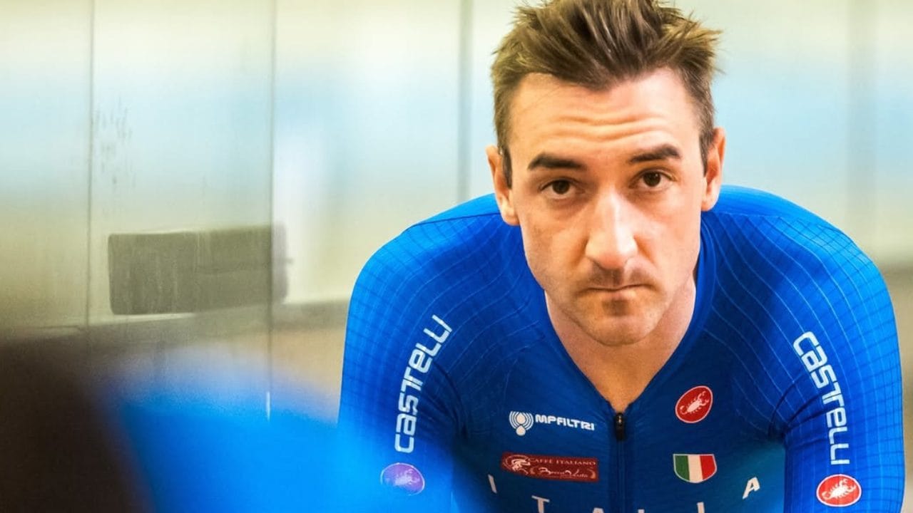 Elia Viviani: "Alla Vuelta dai pulmini scrivevamo alle famiglie se stavano bene nel mezzo dei disordini"