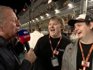 f1-pundit-martin-brundle-lewis-capaldi-fratello-300x225.jpg