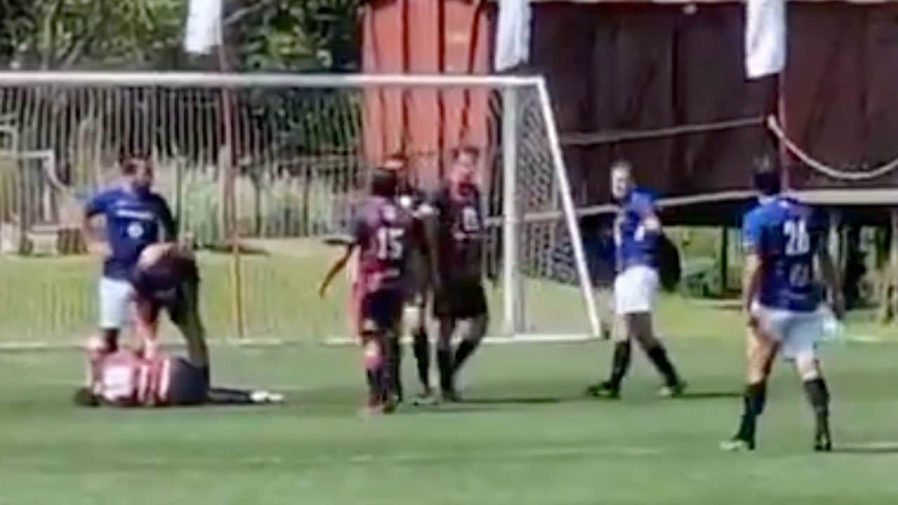 Forlan ricoverato in ospedale dopo un brutto colpo in campo: le condizioni dell'ex calciatore