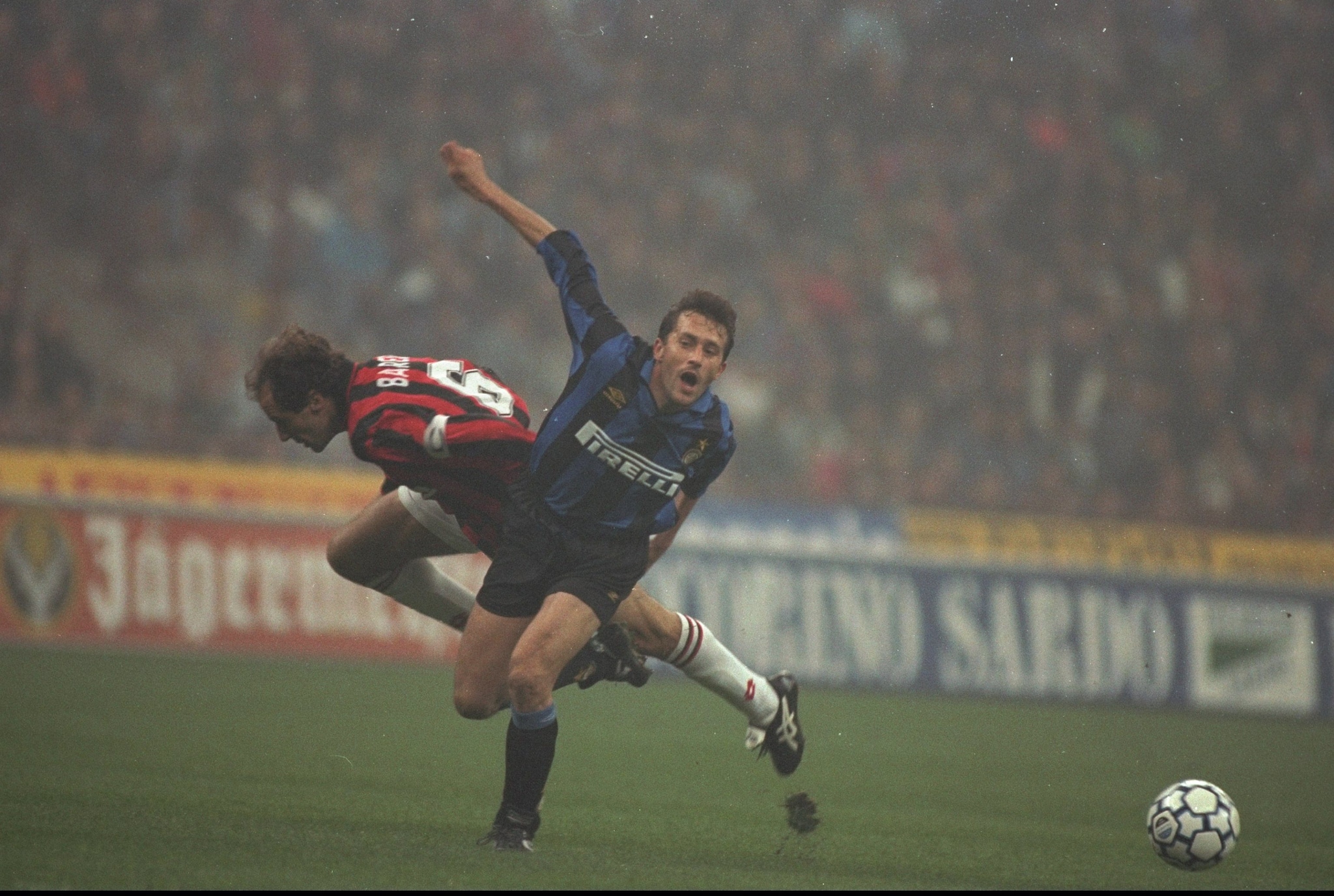 Maurizio Ganz in azione durante un derby Inter–Milan.