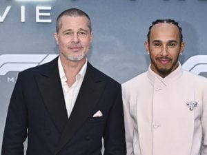 Momento di gelo tra Hamilton e Brad Pitt prima del film sulla Formula 1: &#8220;Non l&#8217;ha presa bene&#8221;