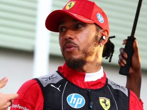 hamilton-verstappen-gilet-rinfrescante-300x225.jpg
