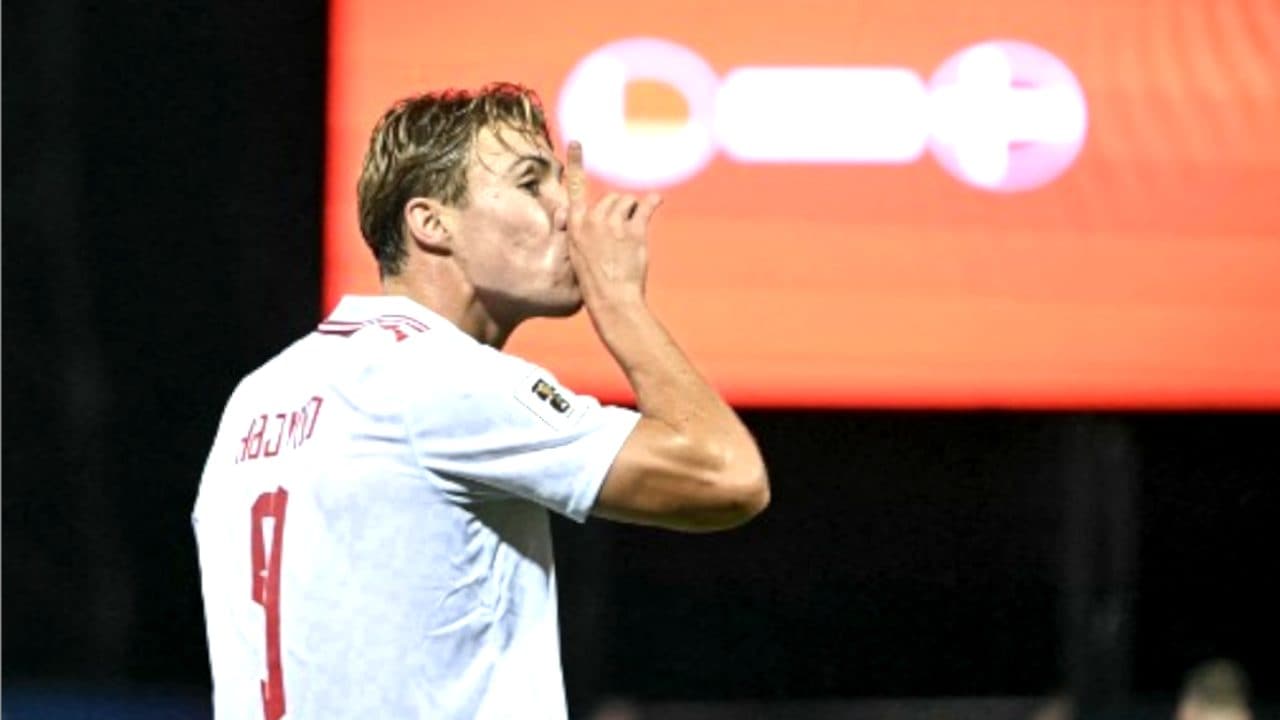 Hojlund non si ferma più, 5 gol in 8 giorni: dopo il Napoli, fa volare anche la Danimarca