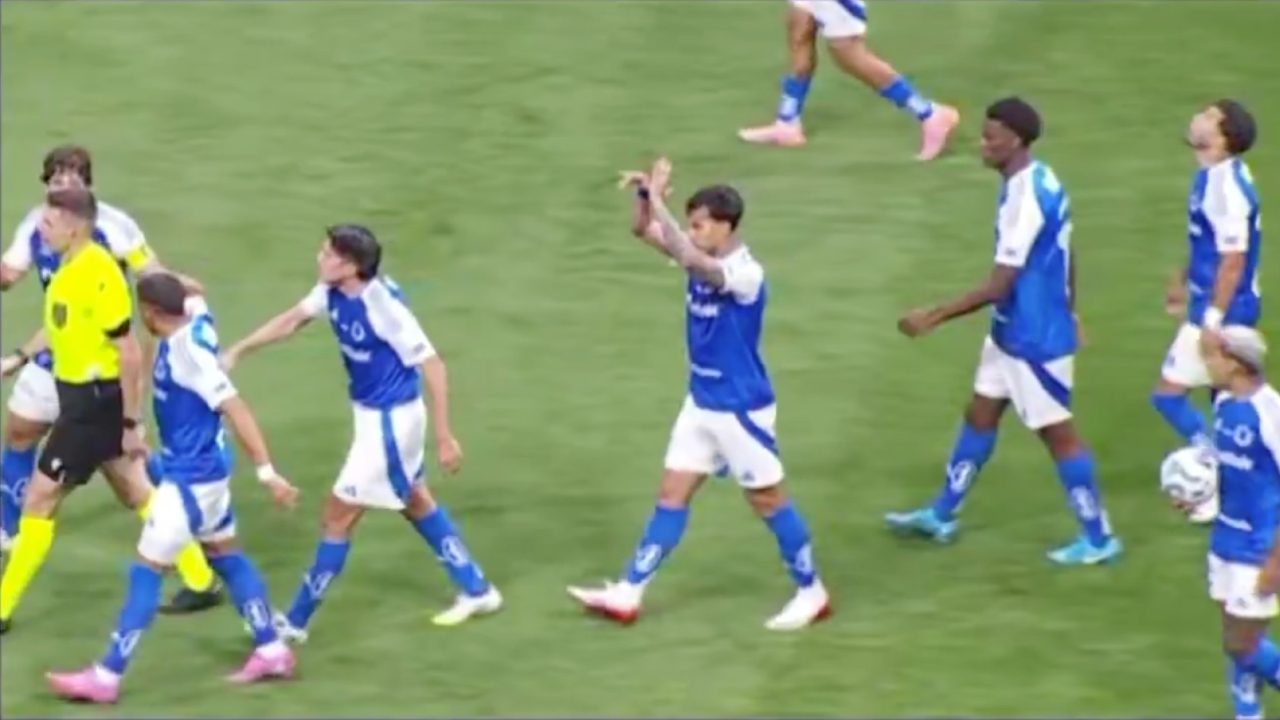 Kaio Jorge espulso dal VAR senza neanche aver commesso fallo: ha fatto un gesto troppo plateale