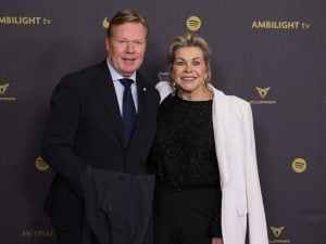 koeman-ritiro-moglie-300x225.jpg