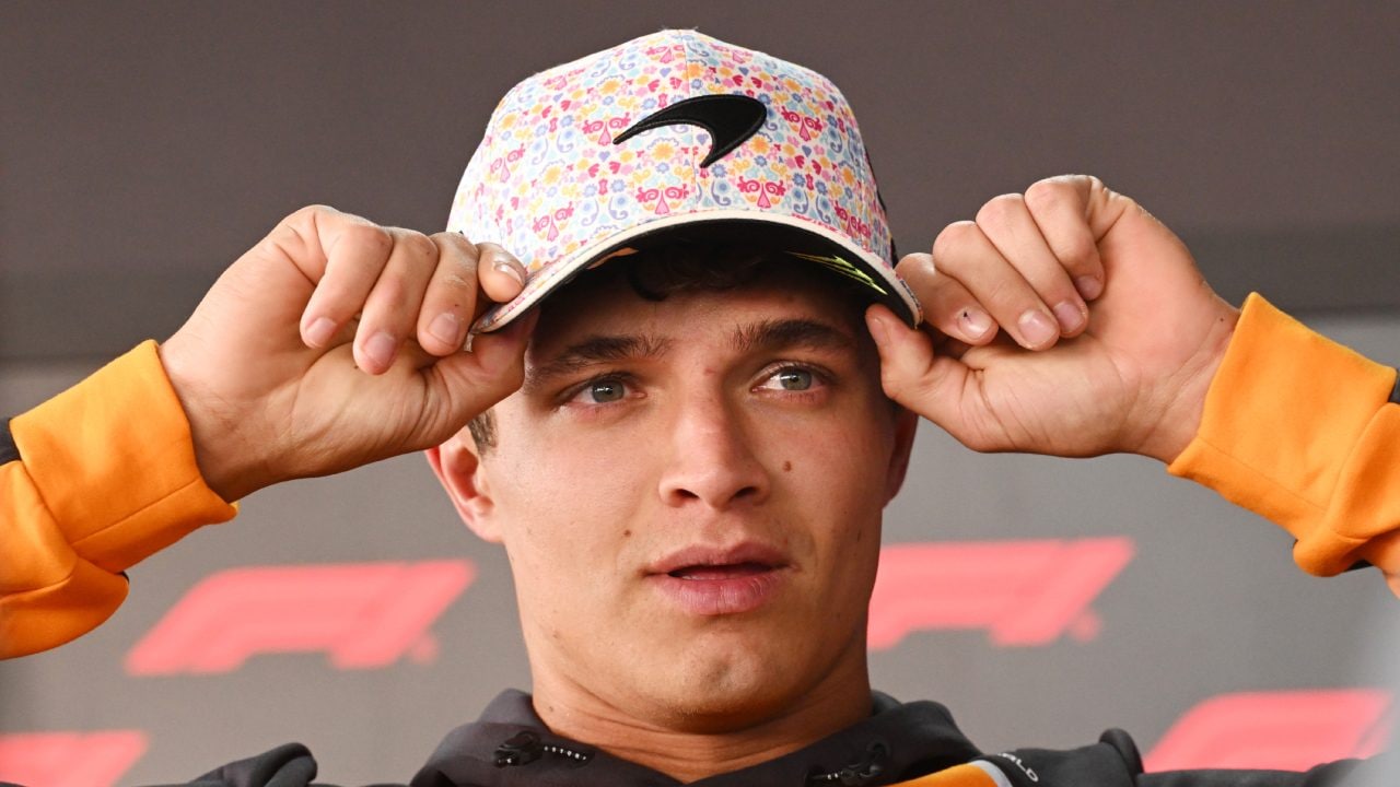 Norris sfotte la Red Bull per il sabotaggio: "Divertente, una penalità per qualcosa che non mi serviva"