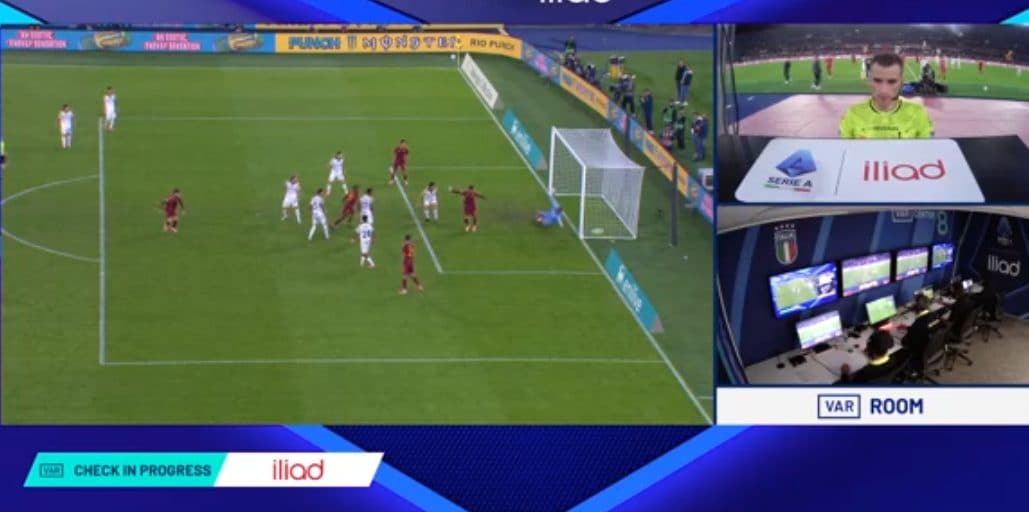 La posizione di Celik sul tiro di Soulé.