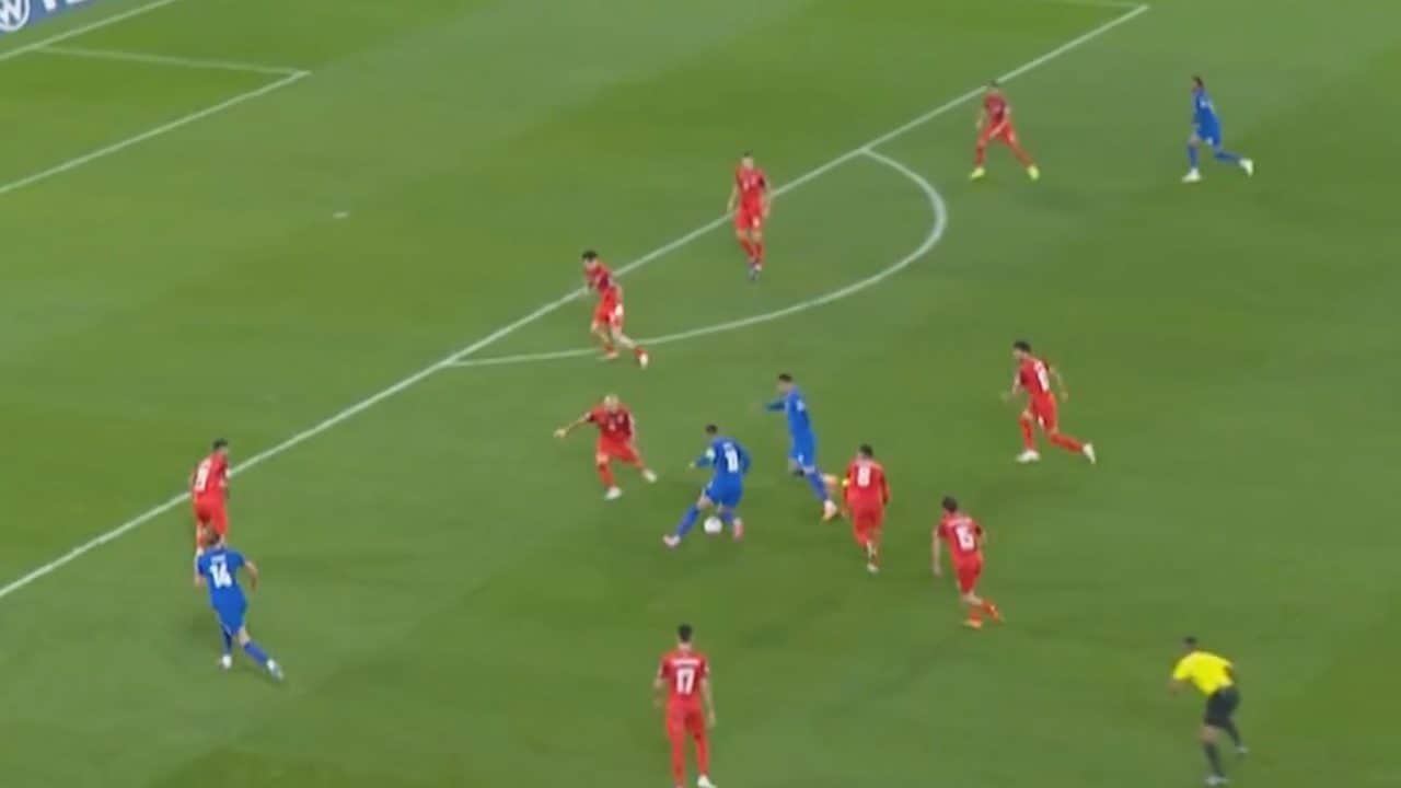 Mbappé parte da metà campo, scarta sei avversari e segna un gol mostruoso con la Francia: il video