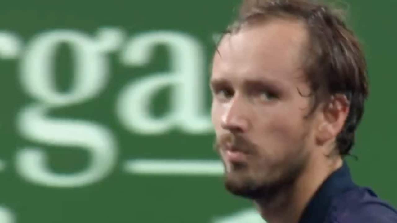 L'arbitro a Medvedev: "Scusami Daniil, non so cosa sta succedendo", momenti caotici a Shanghai