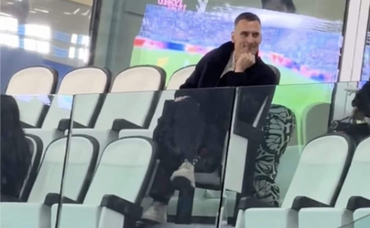 Milik sugli spalti prima di Juventus–Udinese.