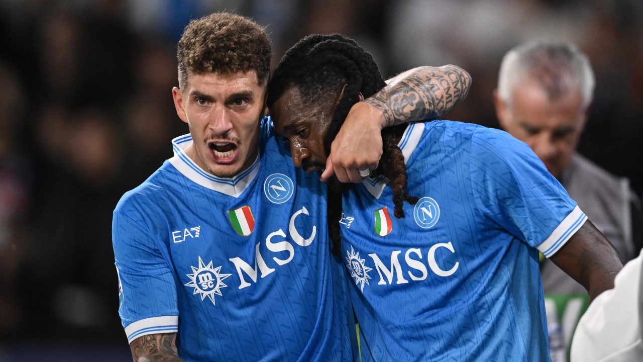 Il Napoli batte l'Inter e si riprende il primo posto: al Maradona succede di tutto tra gol, VAR e rigori