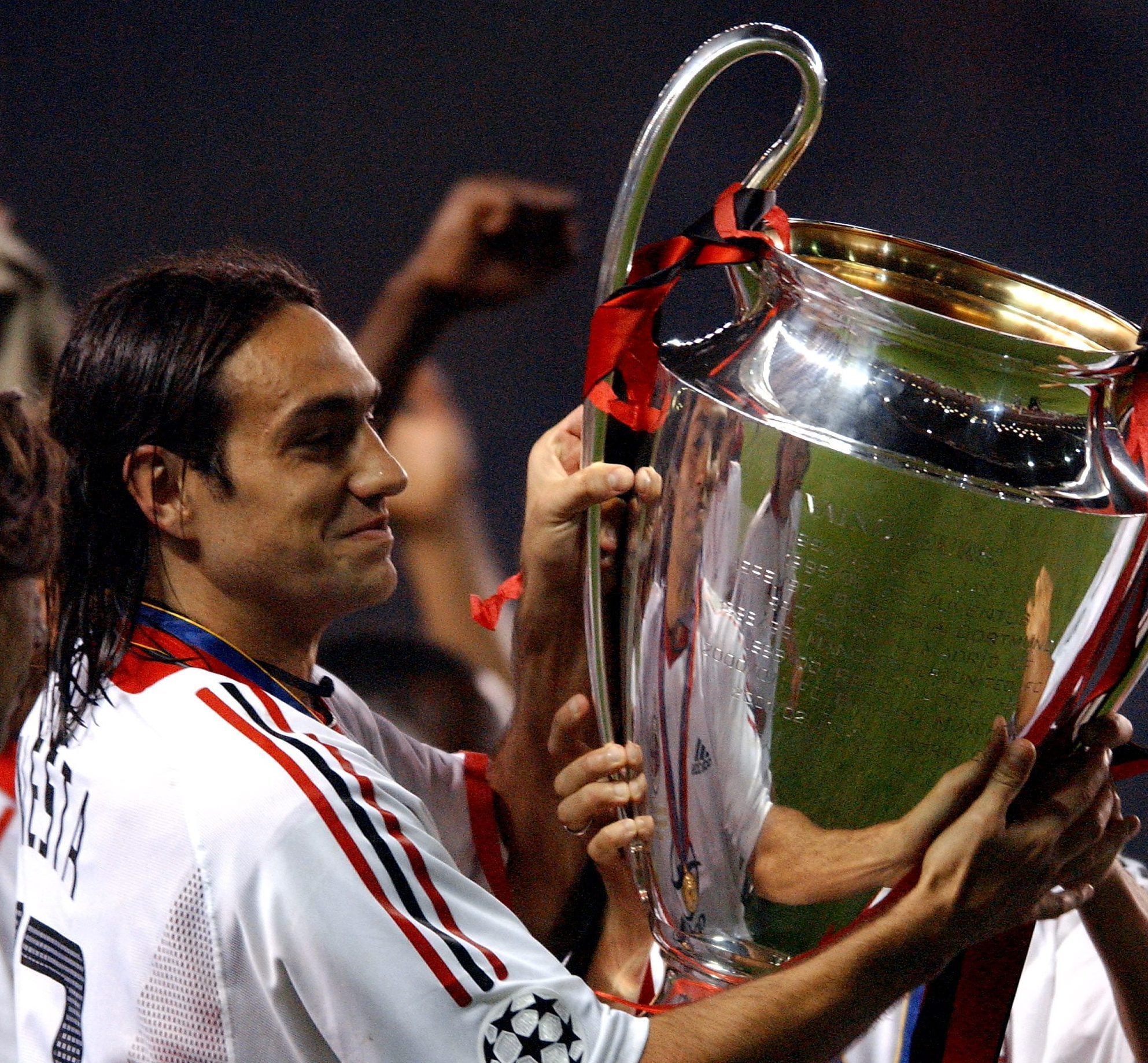 Alessandro Nesta con la Champions League vinta nel 2003 dal Milan battendo in finale la Juventus
