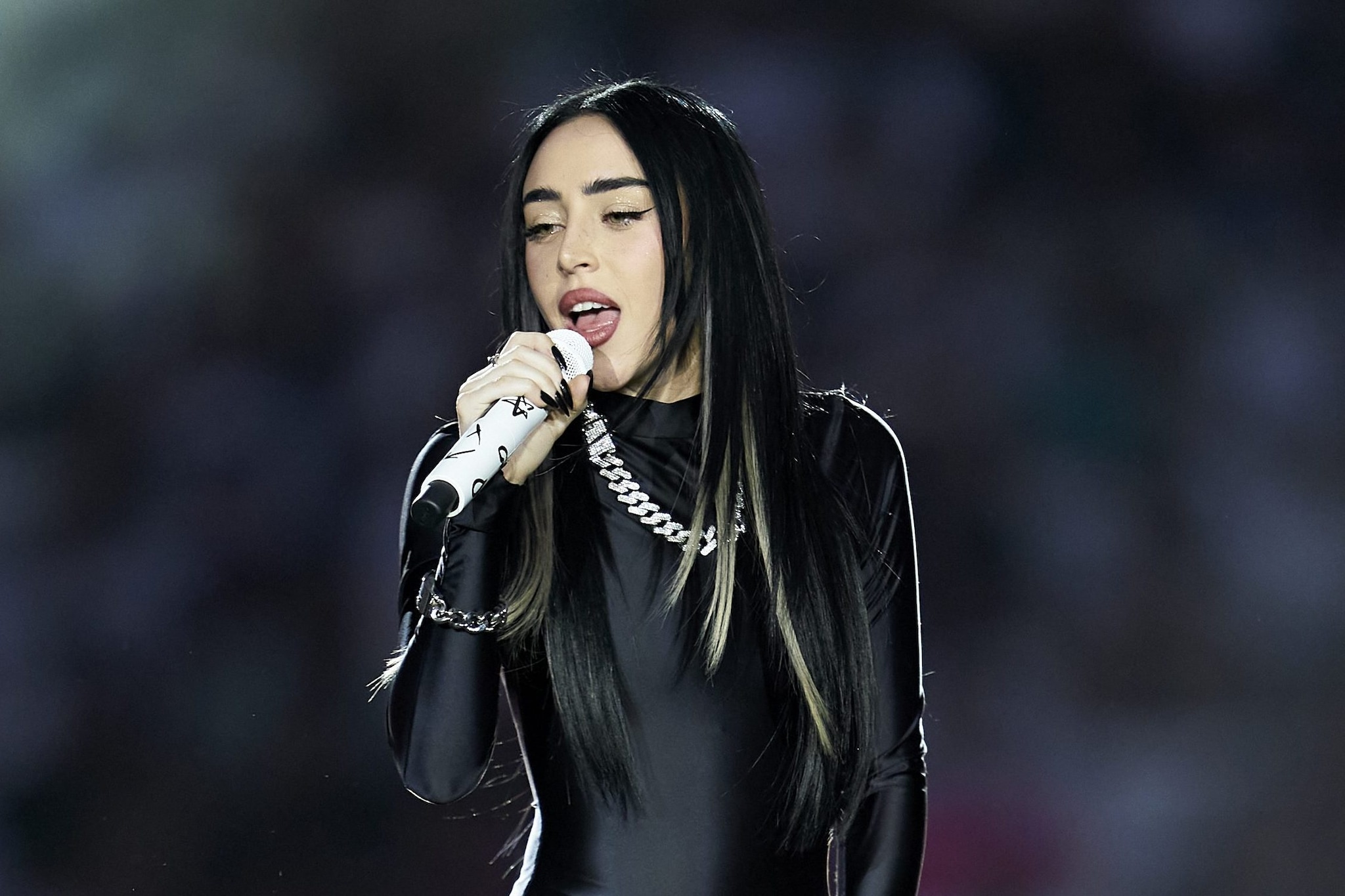 Nicki Nicole sul palco: la fidanzata di Lamine Yamal è famosissima in tutto il mondo latino