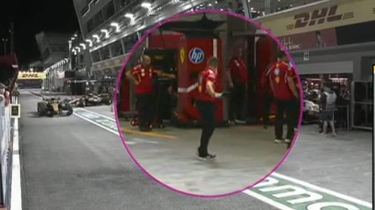 Il gesto del meccanico Ferrari non capito da Leclerc.