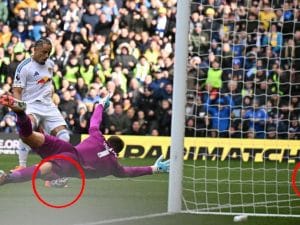 okafor-due-palloni-vicario-gol-premier-300x225.jpg