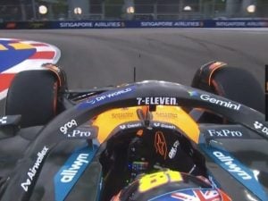 piastri-specchietti-ferrari-ironia-300x225.jpg
