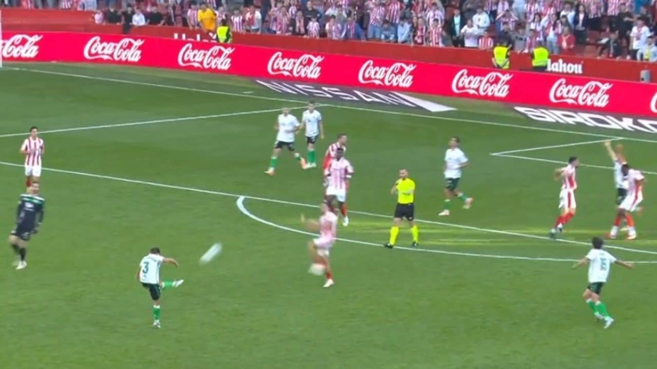 Gol capolavoro all'ultimo secondo, ma l'arbitro aveva già fischiato: polemiche gigantesche