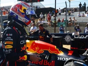 red-bull-multa-punita-GP-austin-f1-furbata-meccanico-verstappen-nastro-norris-cosa-successo-300x225.jpg