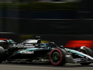 russell-pole-gp-singapore-2025-300x225.jpg