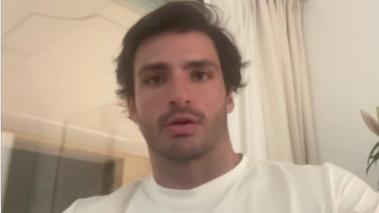 Carlos Sainz e il viaggio in furgone con Leclerc: "Non ci hanno riconosciuto, volevano farci lo sconto"