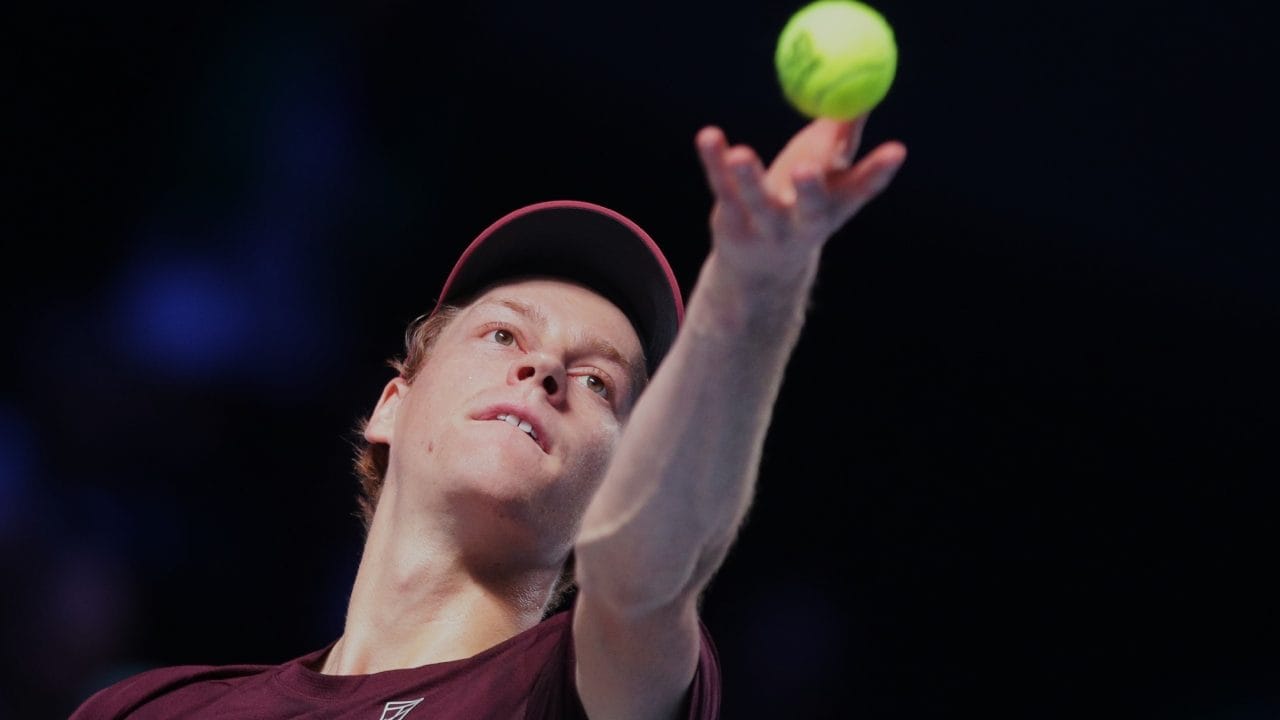 Sinner batte Bergs 6-4 6-2 all'ATP Parigi: sfiderà Cerundolo al prossimo turno