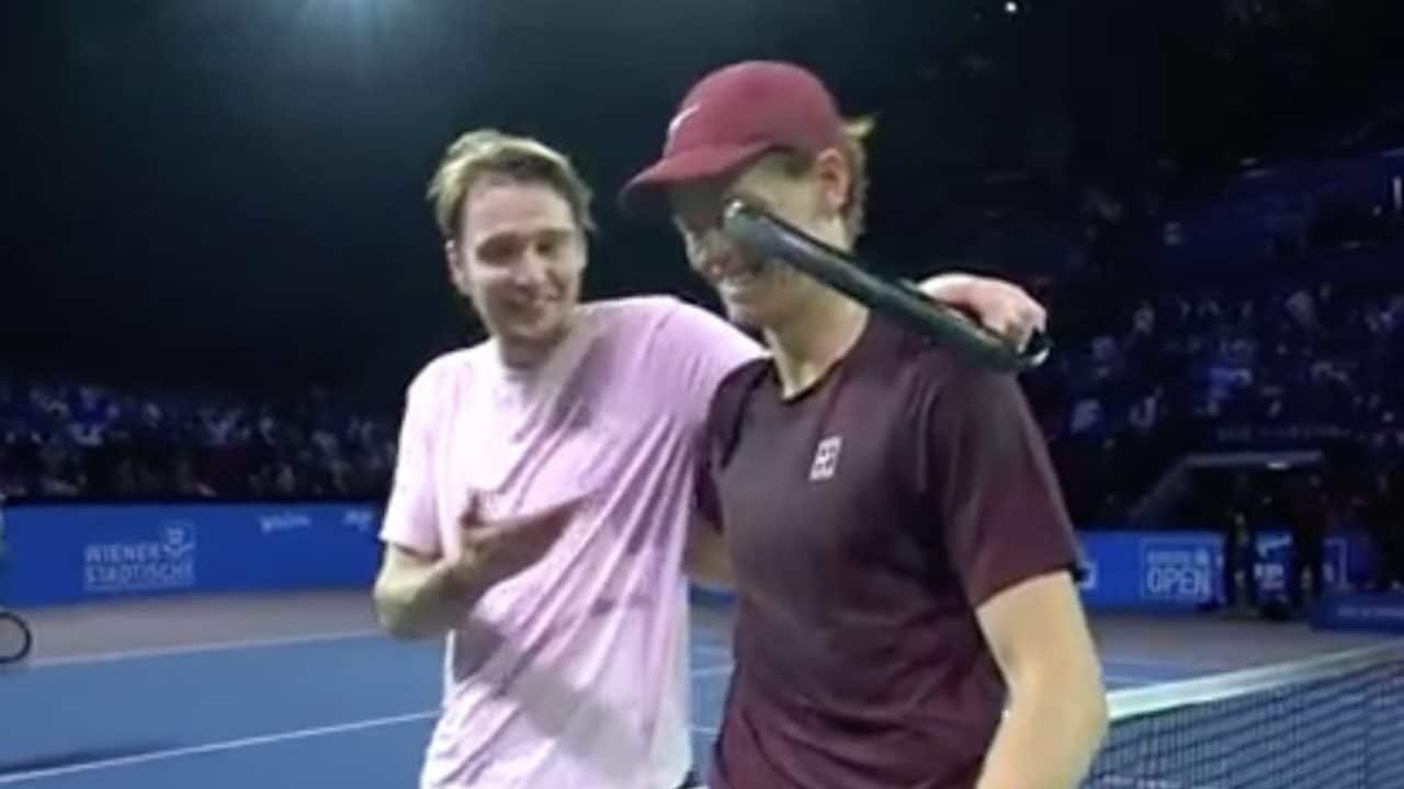 Sinner scoppia a ridere quando sente cosa gli dice Bublik a fine match: ha detto la verità