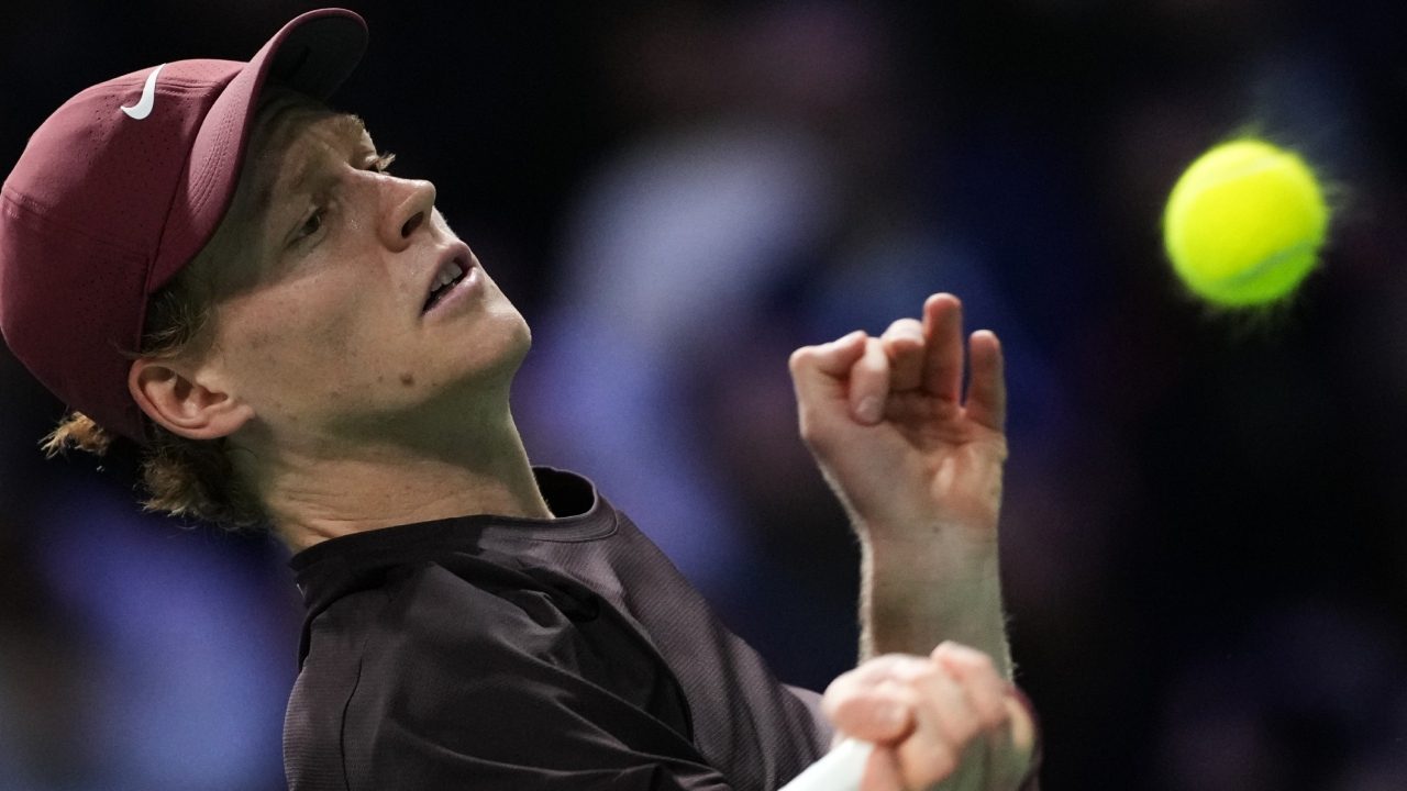 Sinner batte Shelton 6-3 6-3 all'ATP Parigi: sfiderà Zverev al prossimo turno