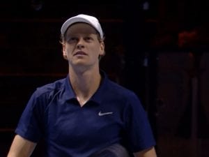 Sinner annichilisce Tsitsipas al Six Kings Slam: quando gioca la semifinale con Djokovic