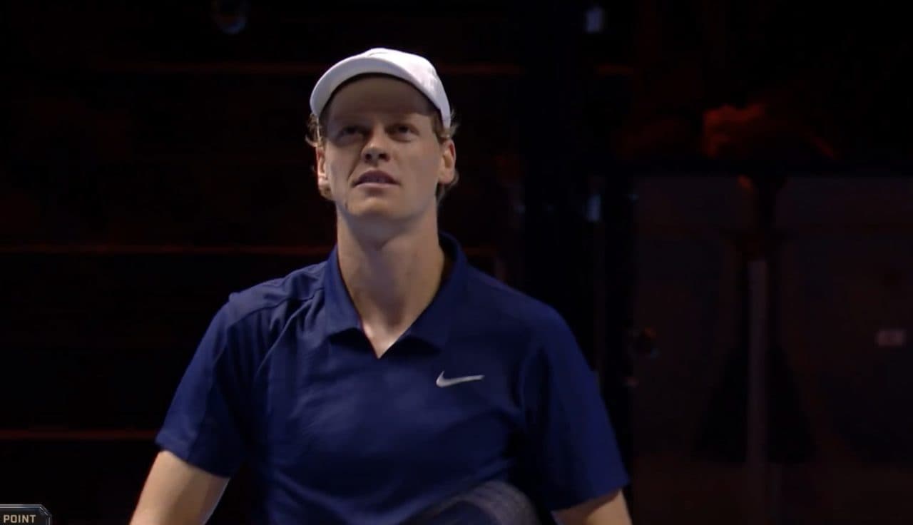 Sinner annichilisce Tsitsipas al Six Kings Slam: quando gioca la semifinale con Djokovic