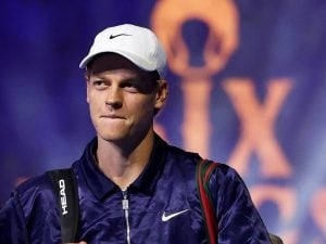 Jannik Sinner travolge Alcaraz vince il Six Kings Slam e si prende 5,5 milioni e mezzo di premio