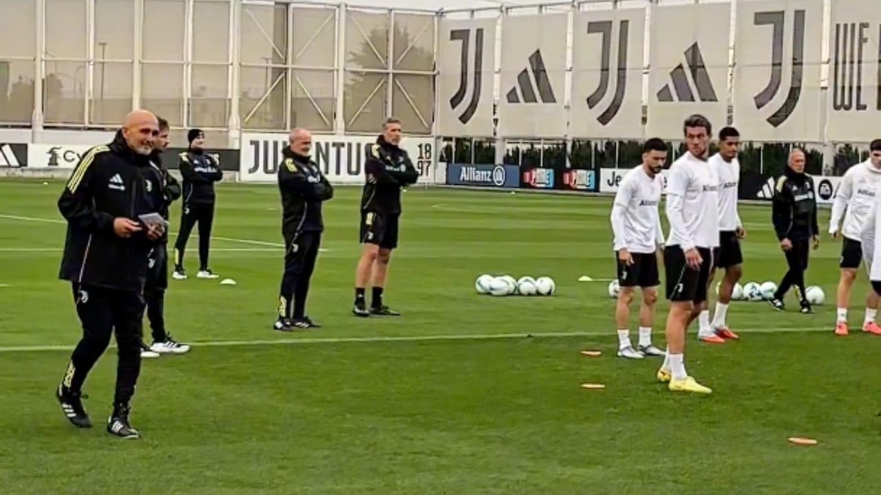 Spalletti non convoca Yildiz e Kelly per il suo esordio con la Juve: lo ha deciso dopo il primo allenamento