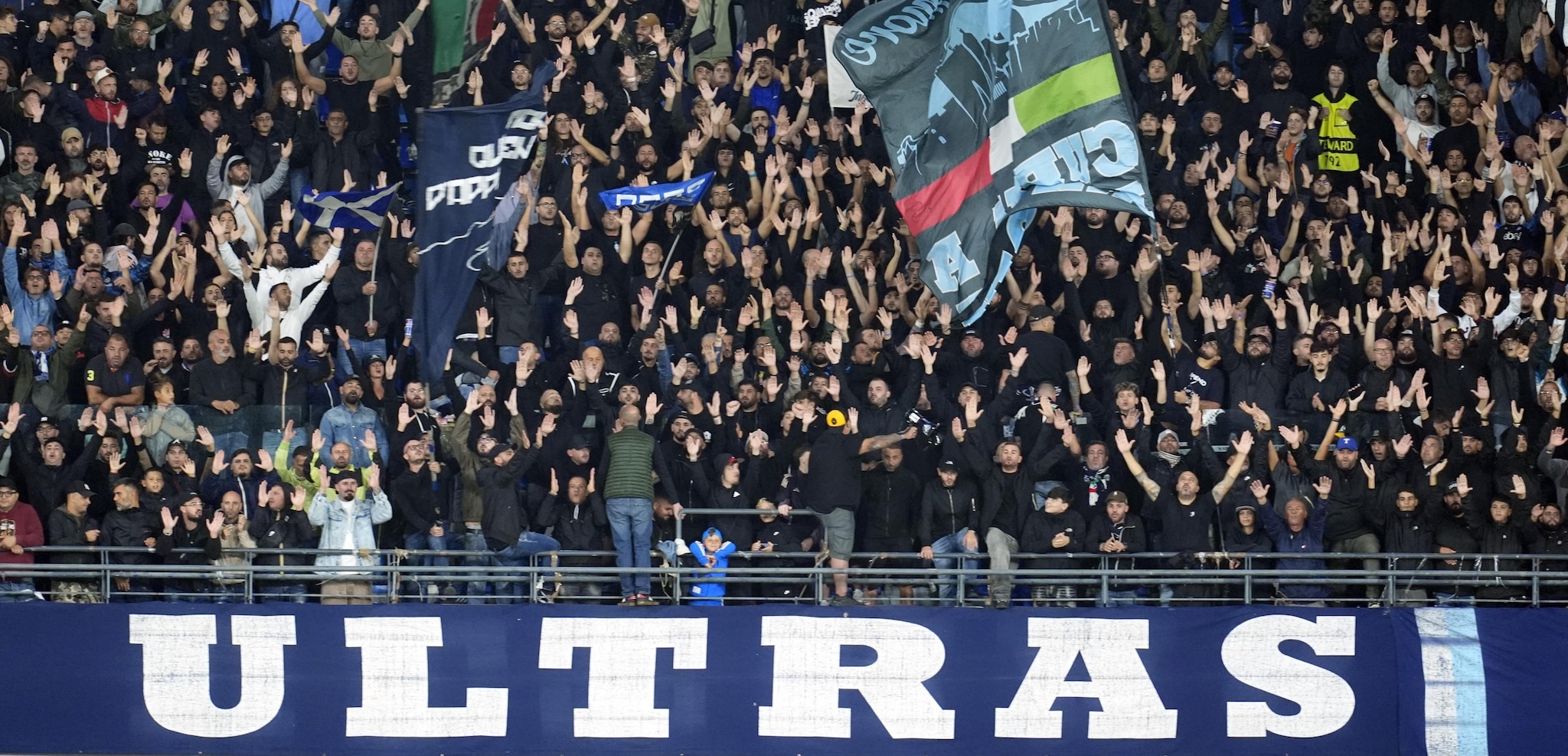 Arrestati 230 tifosi del Napoli a Eindhoven "per impedire disordini" prima della Champions