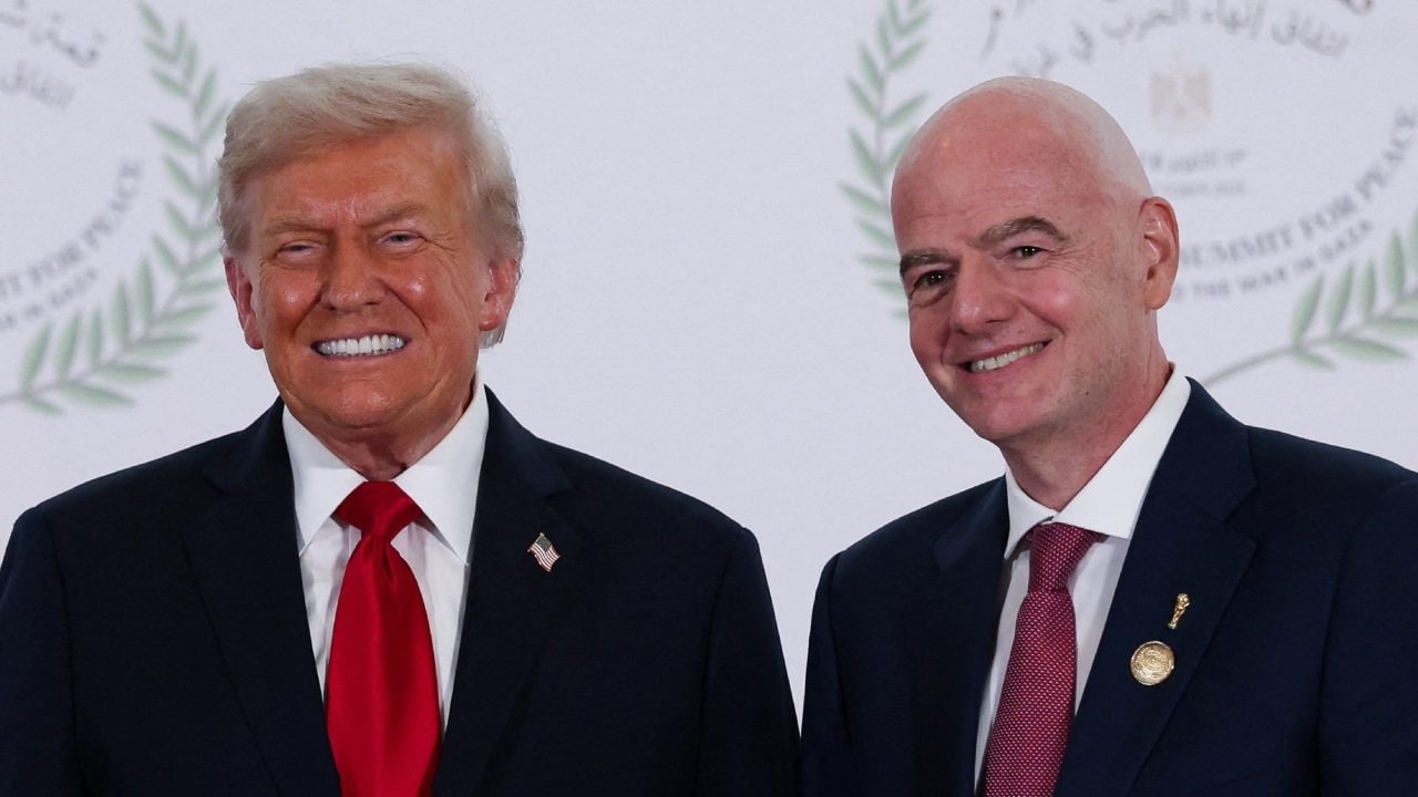 Perché Infantino era con Trump per la firma dell'accordo di pace: cosa faceva lì il capo del calcio
