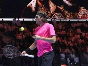 Il post di Tsitsipas poco prima del match con Sinner: era già in campo, messaggio inconcepibile