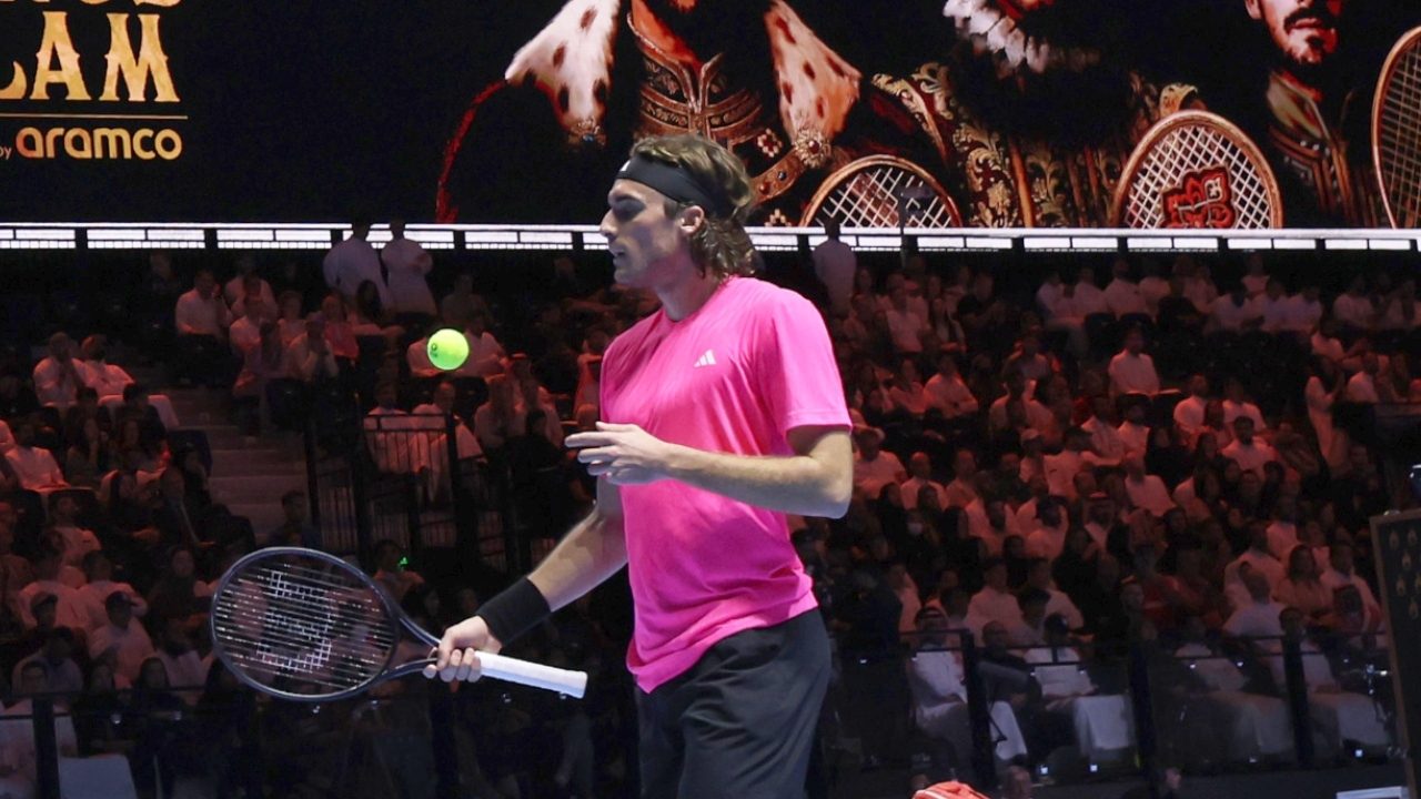 Il post di Tsitsipas poco prima del match con Sinner: era già in campo, messaggio inconcepibile