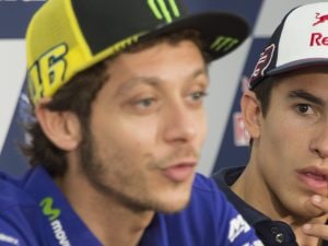 valentino-rossi-marquez-sepang-2015-documentario-motogp-narrazione-storia-distrota-dorna-perche-cosa-non-torna-MotoGP-300x225.jpg