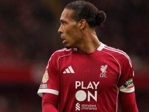 van-dijk-liverpool-bloccato-terra-quattro-ore-disavvenutra-champions-300x225.jpg
