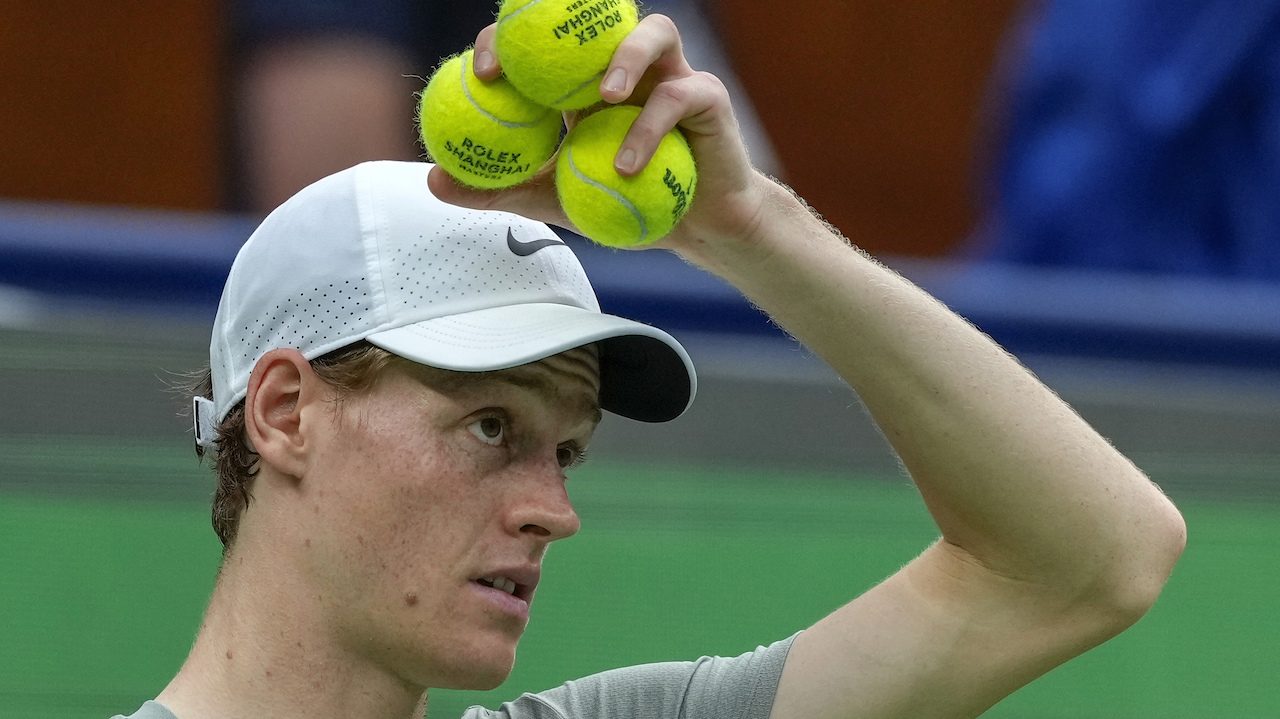 Perchè i tennisti scelgono le palline e ne scartano altre: le motivazioni sono due