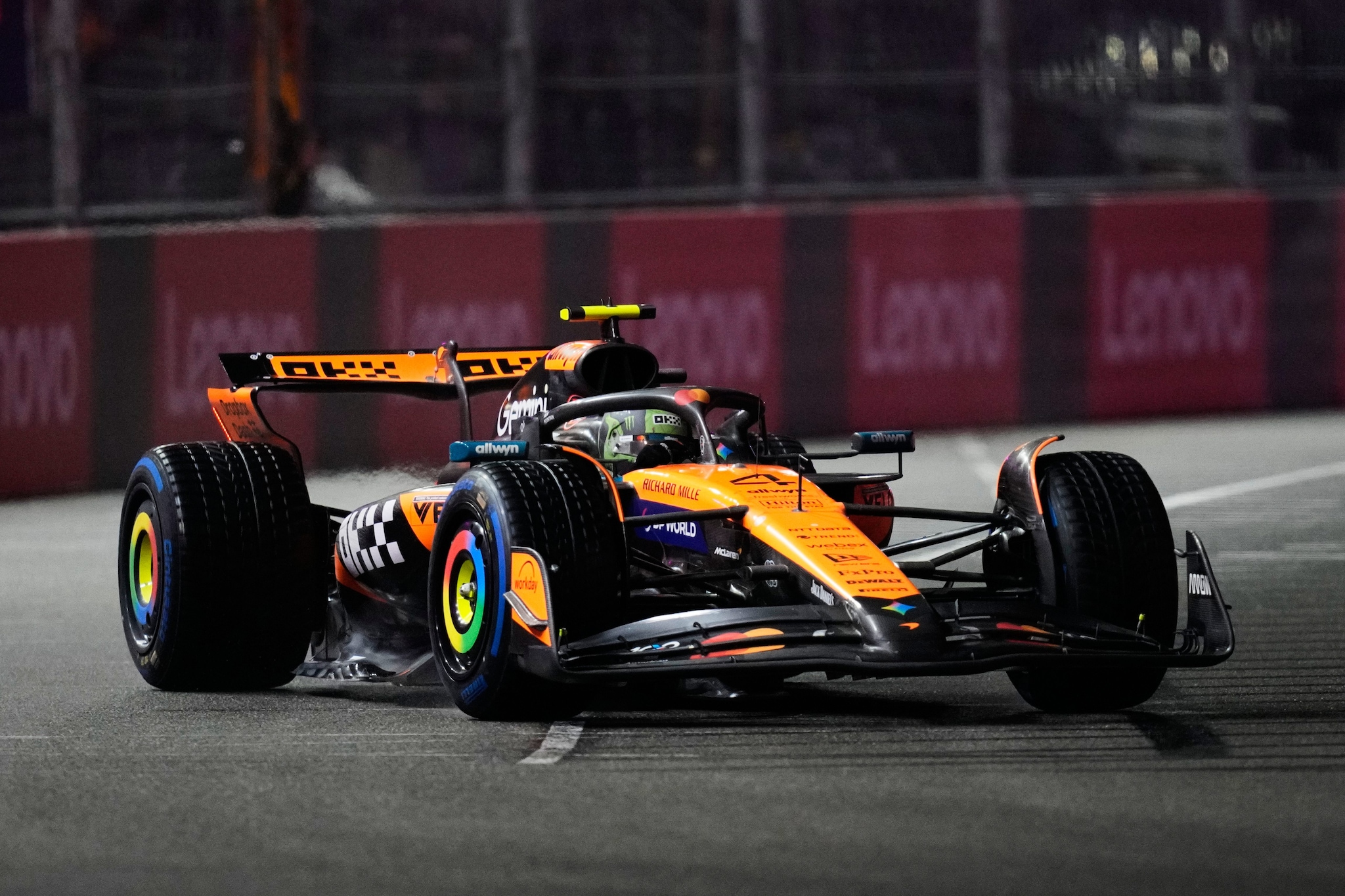 Lando Norris è stato squalificato dal GP Las Vegas a causa di un’irregolarità sulla sua McLaren.