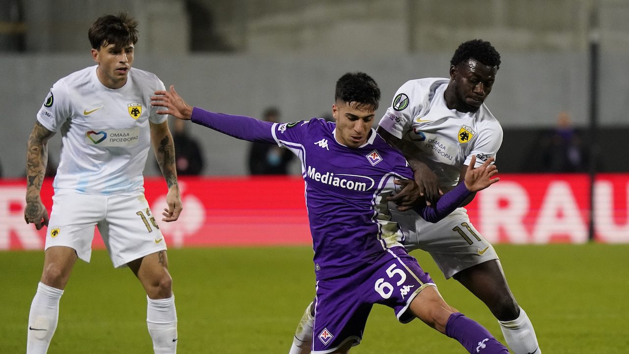 La Fiorentina s'illude due volte, ma l'AEK la sveglia: i greci espugnano il Franchi, piovono fischi