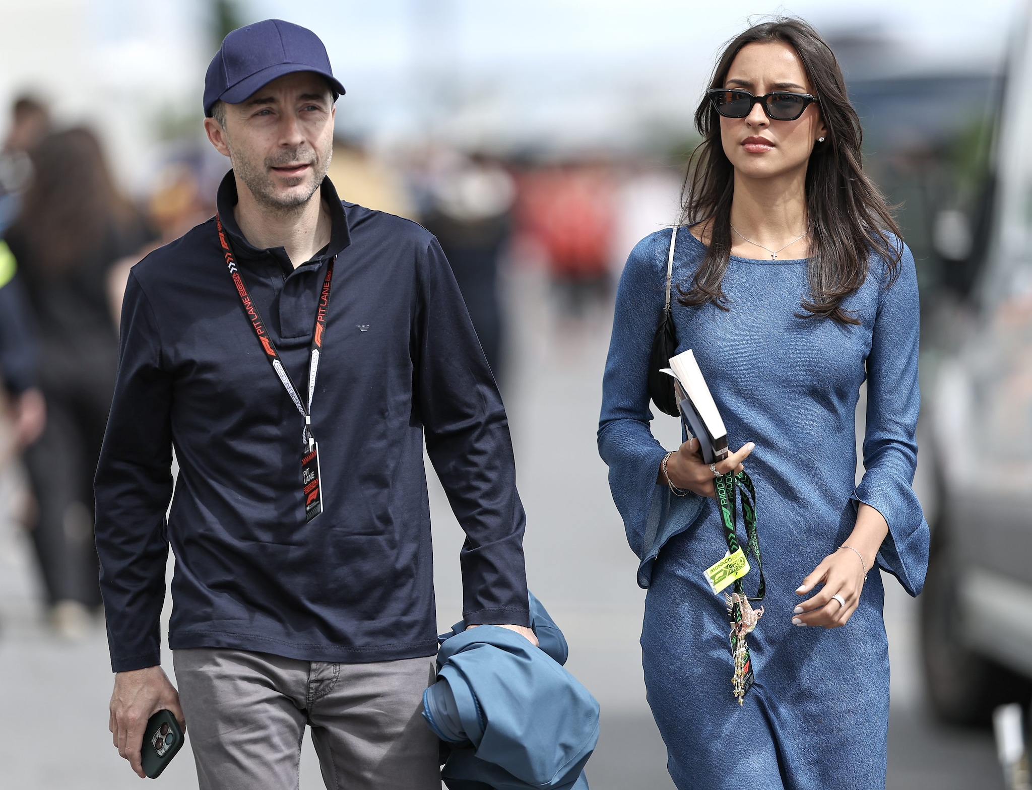 Il manager Nicholas Todt insieme alla fidanzata di Charles Leclerc, Alexandra Saint Mleux, nel paddock durante un weekend di Formula 1.