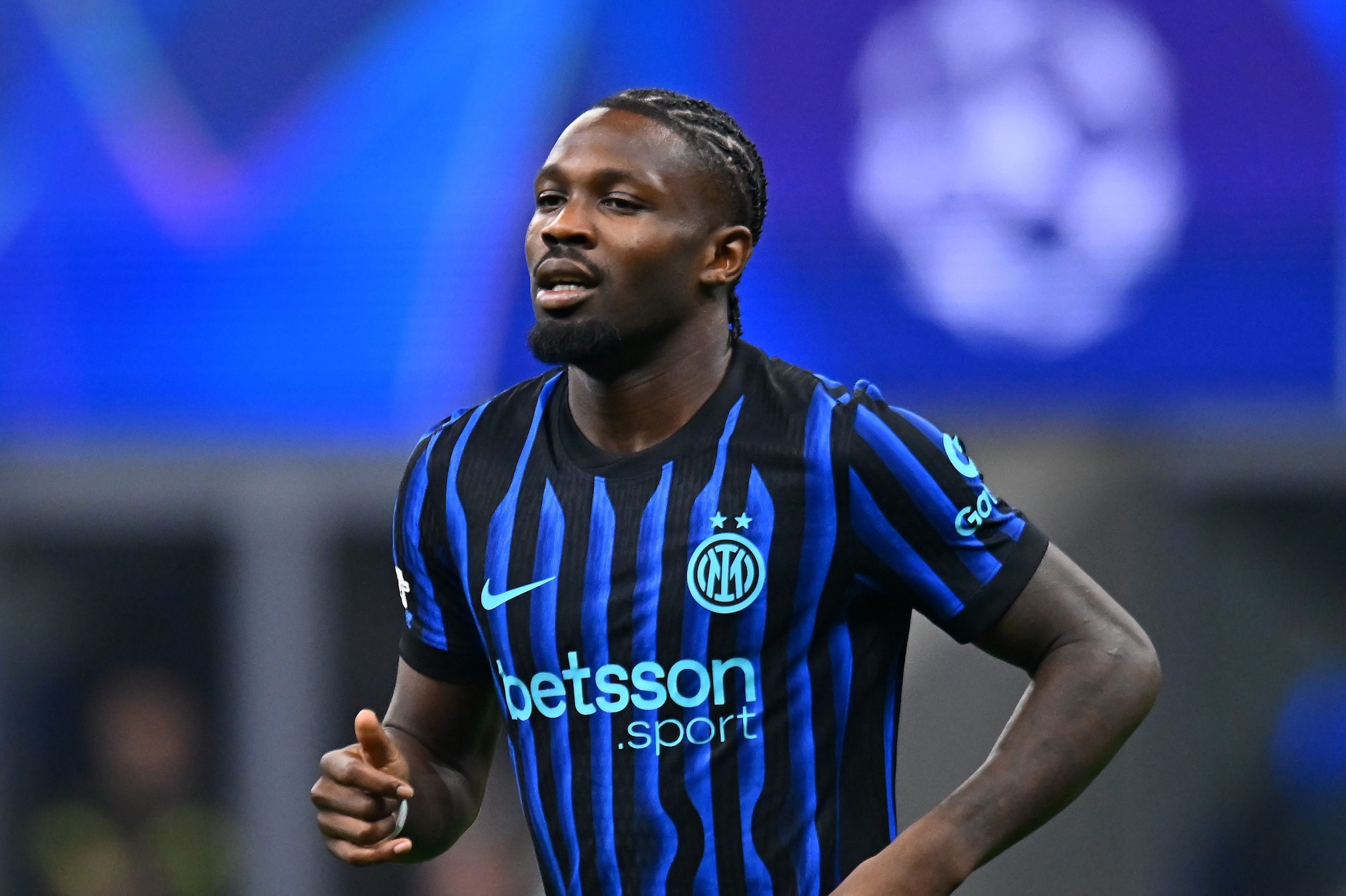 Thuram non ce la fa, Chivu lo esclude dai convocati dell'Inter per Verona: obiettivo Champions