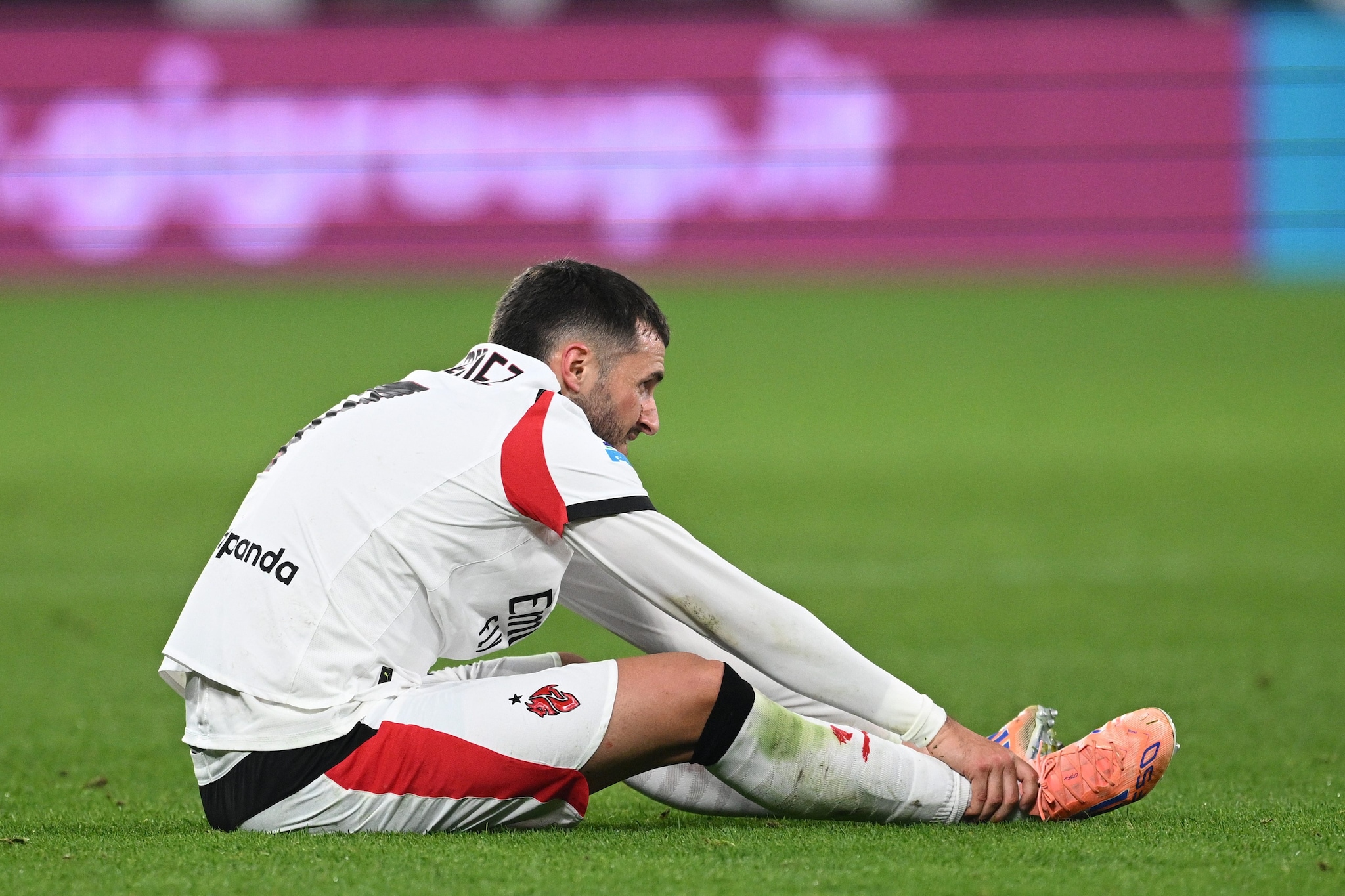 Gimenez a terra infortunato.